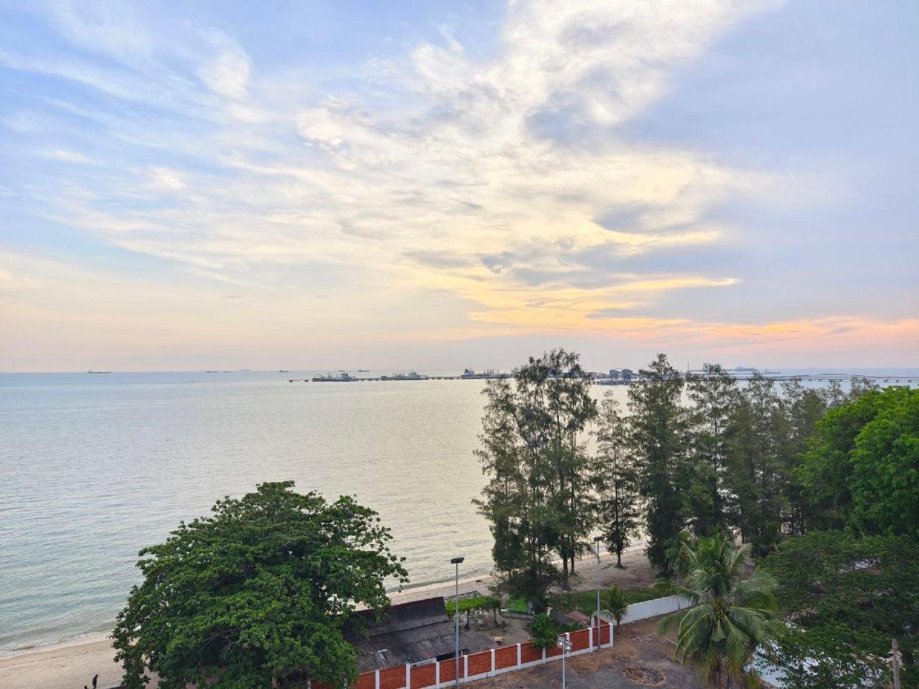 Mutiara Melaka Beach Resort By Glex Tangga Batu Extérieur photo